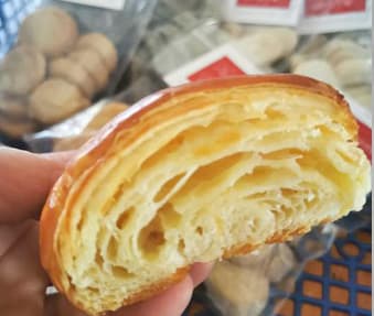 Croissants viennoiserie en Azergues